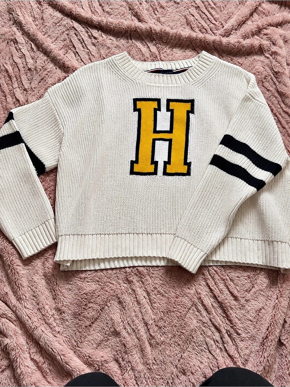 Tommy Hilfiger Varsity Crewneck Sweater in Cream Size Medium. Cropped